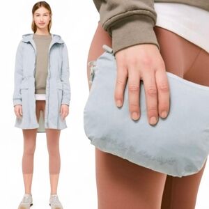 LULULEMON Light Blue Pack & Glyde Silver Drop Jacket - Size 6